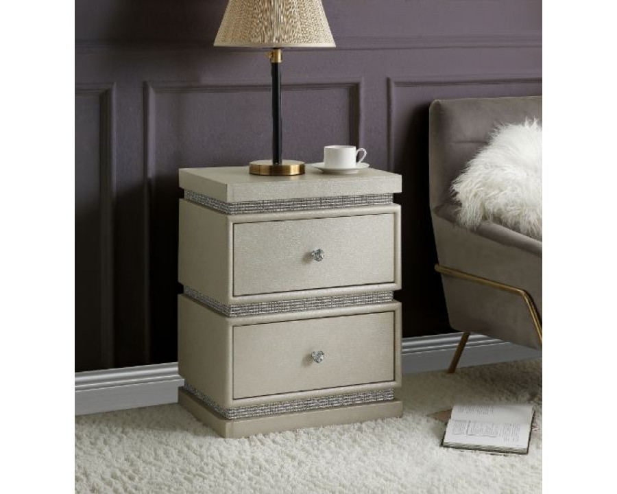 ACME - Lavina Accent Table in Ivory/Faux Diamonds