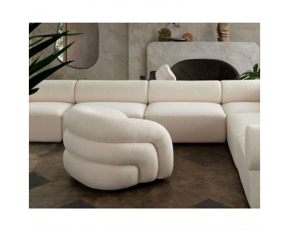 Diamond Sofa™ Quantum Sherpa Swivel Accent Chair - Ivory