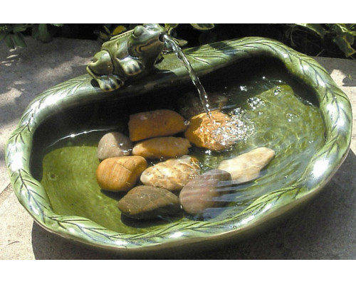 FaFurn - Green Glazed Ceramic Fountain Bird Bath with Frog and Solar Pump