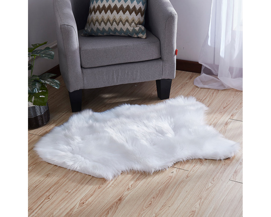 Furnings - Luxury White Faux Fur Decorative Rug 28" x 39"