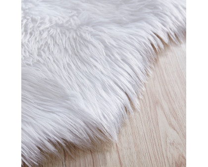 Furnings - Luxury White Faux Fur Decorative Rug 28" x 39"