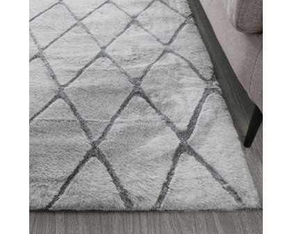 Furnings - Lily Luxury Light Gray Chinchilla Faux Fur Area Rug in 7'L x 5'W x 1"H