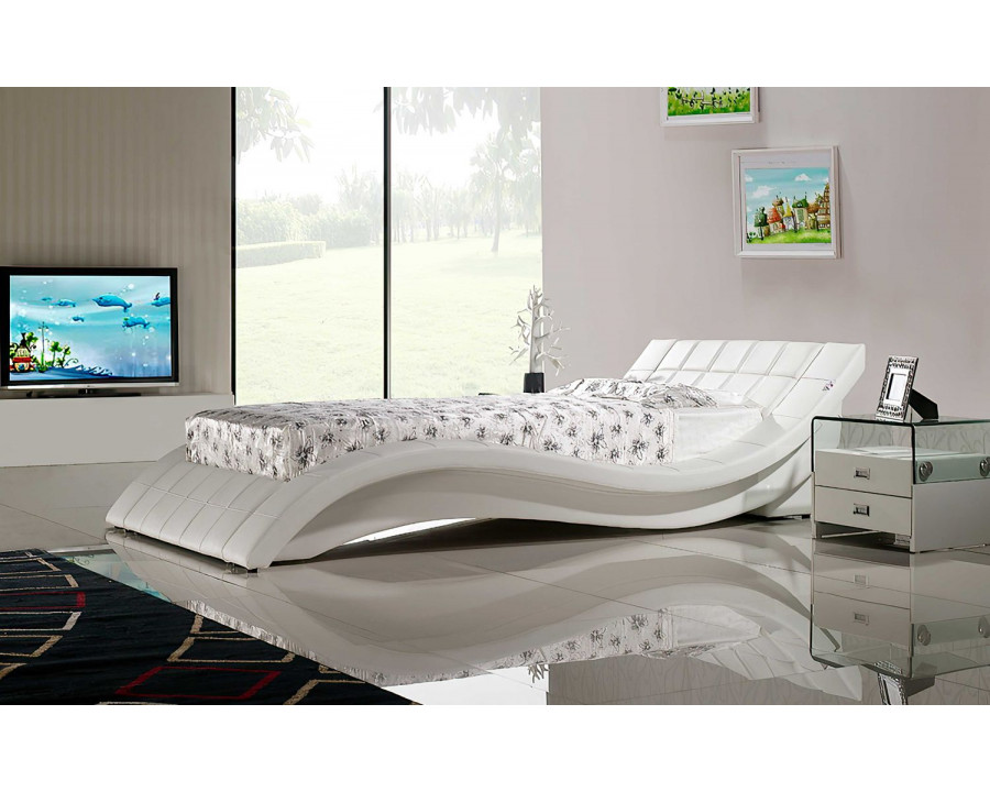 Jubilee Verdandi Curved Modern Queen Size Platform Bed - White, Bonded Leather