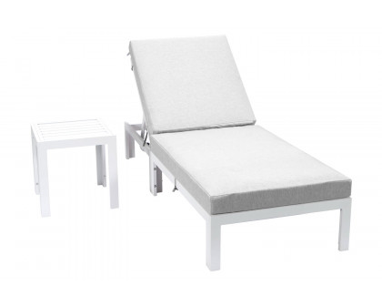 LeisureMod Chelsea Modern Outdoor Weathered Gray Chaise Lounge Chair with Side Table and Cushions