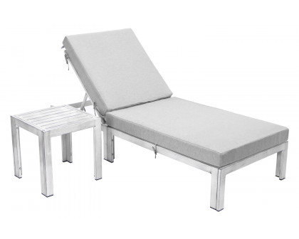 LeisureMod Chelsea Modern Outdoor Weathered Gray Chaise Lounge Chair with Side Table and Cushions