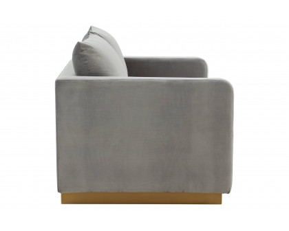 LeisureMod Nervo Modern Mid-Century Upholstered Velvet Loveseat with Gold Base - Light Gray