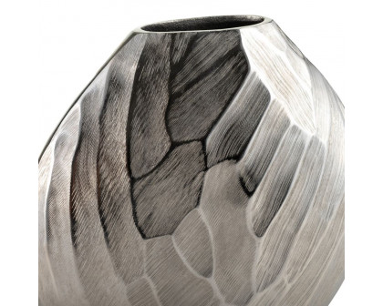 Sagebrook 10" Aluminum Hammered Vase - Silver