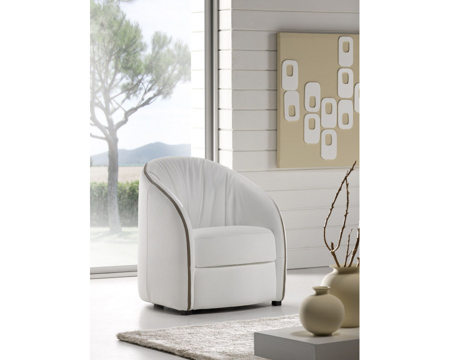 Satis Free Armchair