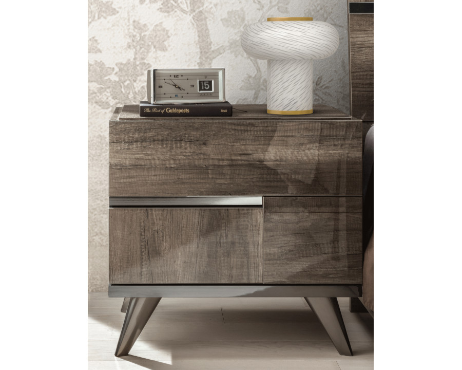 Status - Medea Nightstand