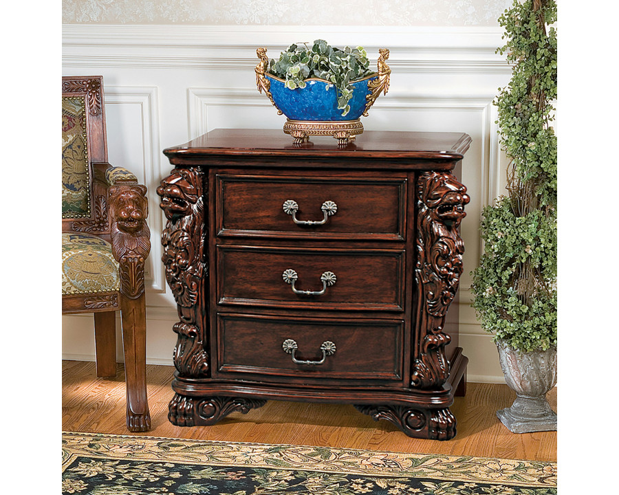 Toscano - Lord Raffles Lion Occasional Table in Walnut, Mahogany