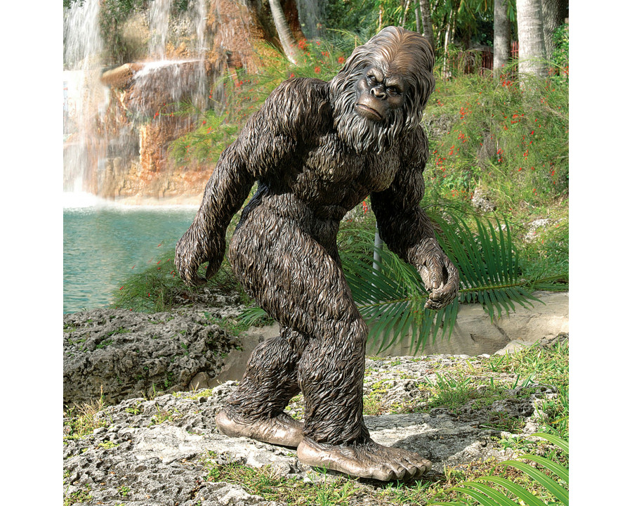 Toscano - Bigfoot the Garden Yeti Statue