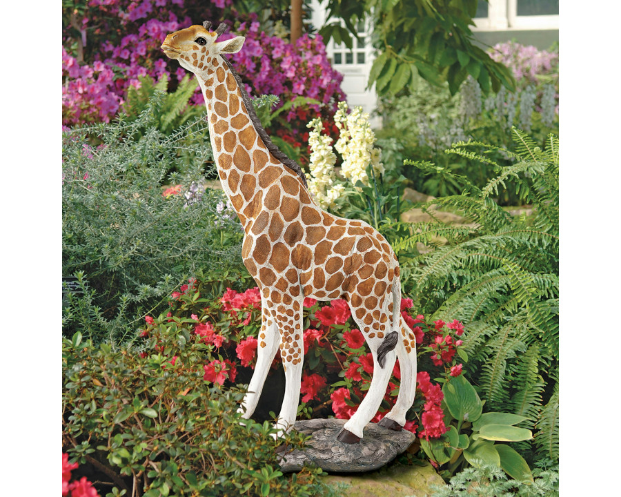 Toscano - Gerard the Giraffe Garden Statue