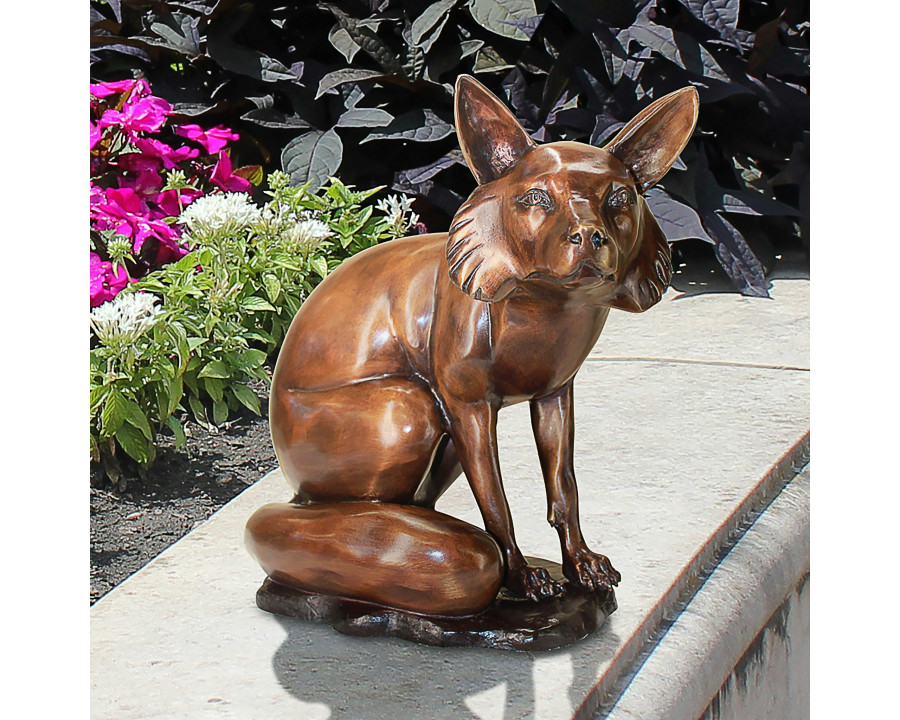 Toscano - The Observant Sitting Fox Garden Statue