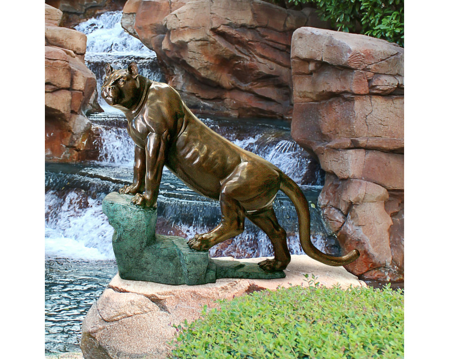 Toscano - Cougar on a Rock Garden Statue