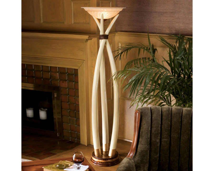 Toscano - The Hunter Grand Trophy Sculptural Floor Lamp