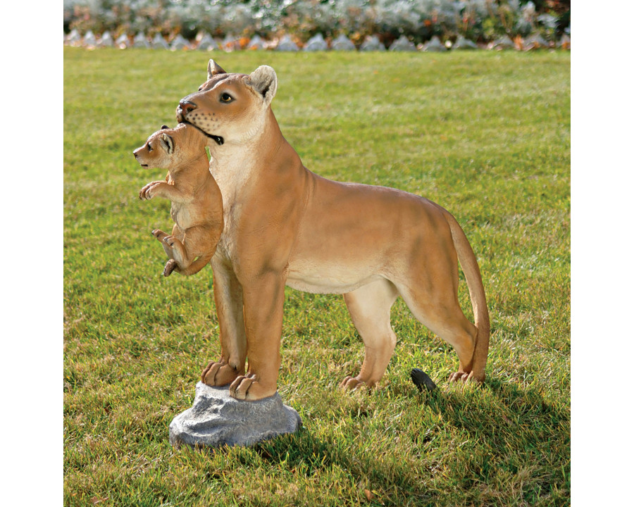 Toscano - Lioness with Cub Garden Statue