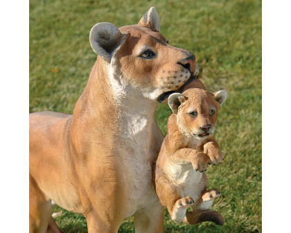 Toscano - Lioness with Cub Garden Statue