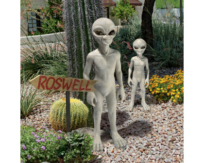 Toscano The Out-of-this-World Alien Extra Terrestrial Statue - Large