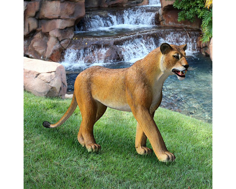 Toscano - Lioness on the Prowl Garden Statue