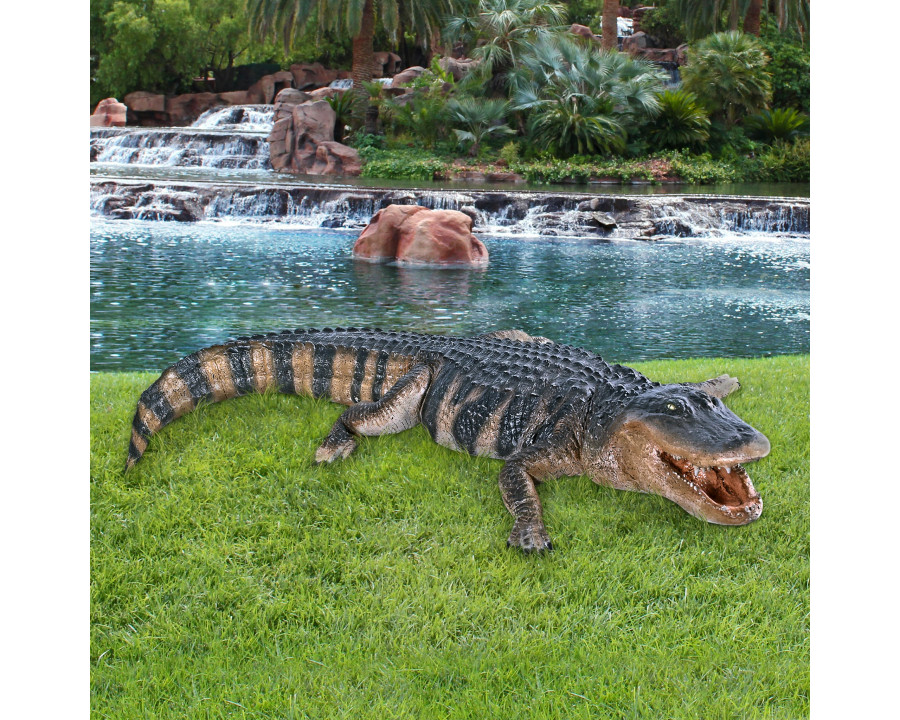 Toscano - Stalking Swamp Predator Alligator Garden Statue