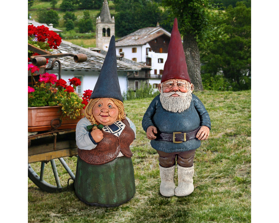 Toscano - Mother Dagmar  Father Friedmann Garden Gnome Statue Set