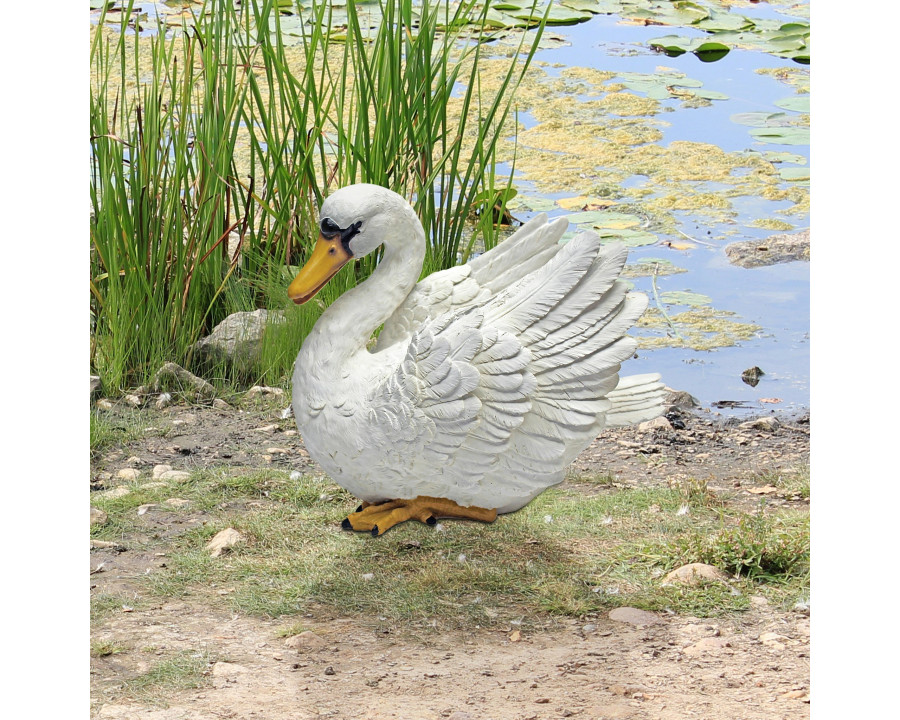 Toscano - The Swan of the Lake Garden Statue