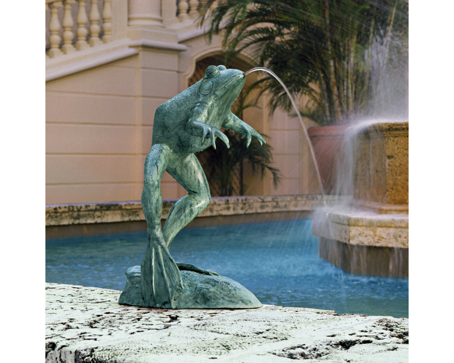 Toscano LeapingSpitting Frog Garden Statue - Green Verdigris