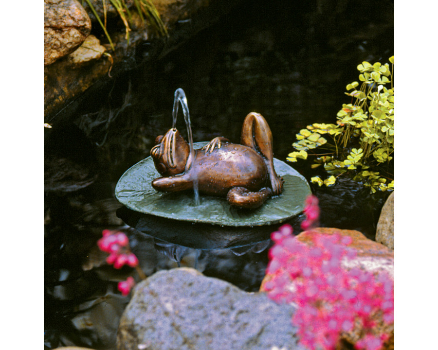 Toscano - Spitting Frog on Lily Pad Garden Statue