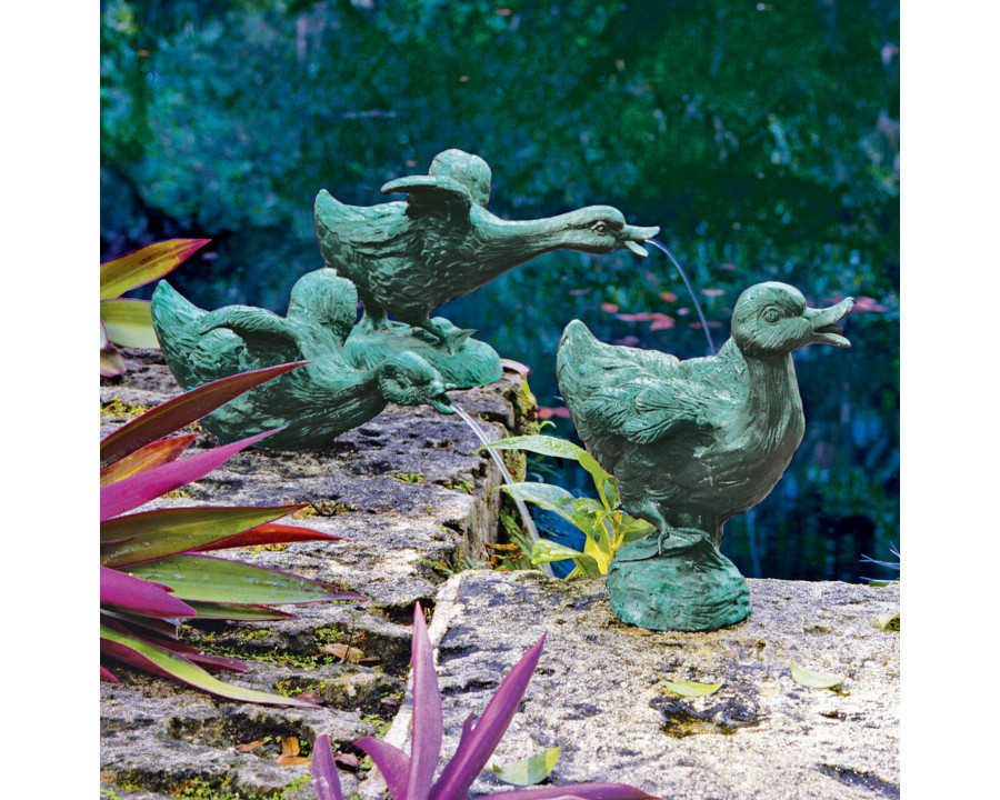 Toscano - Set of 3 Lindell Pond Ducks Spitting Garden Statues