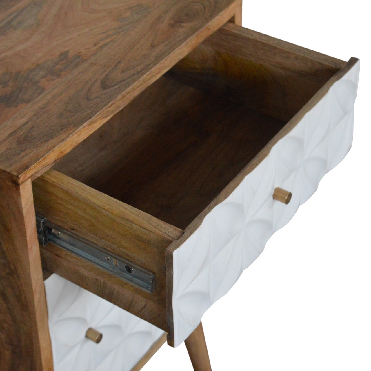 Artisan - Daisy Carved Nightstand with 1 Door in Oak-Ish