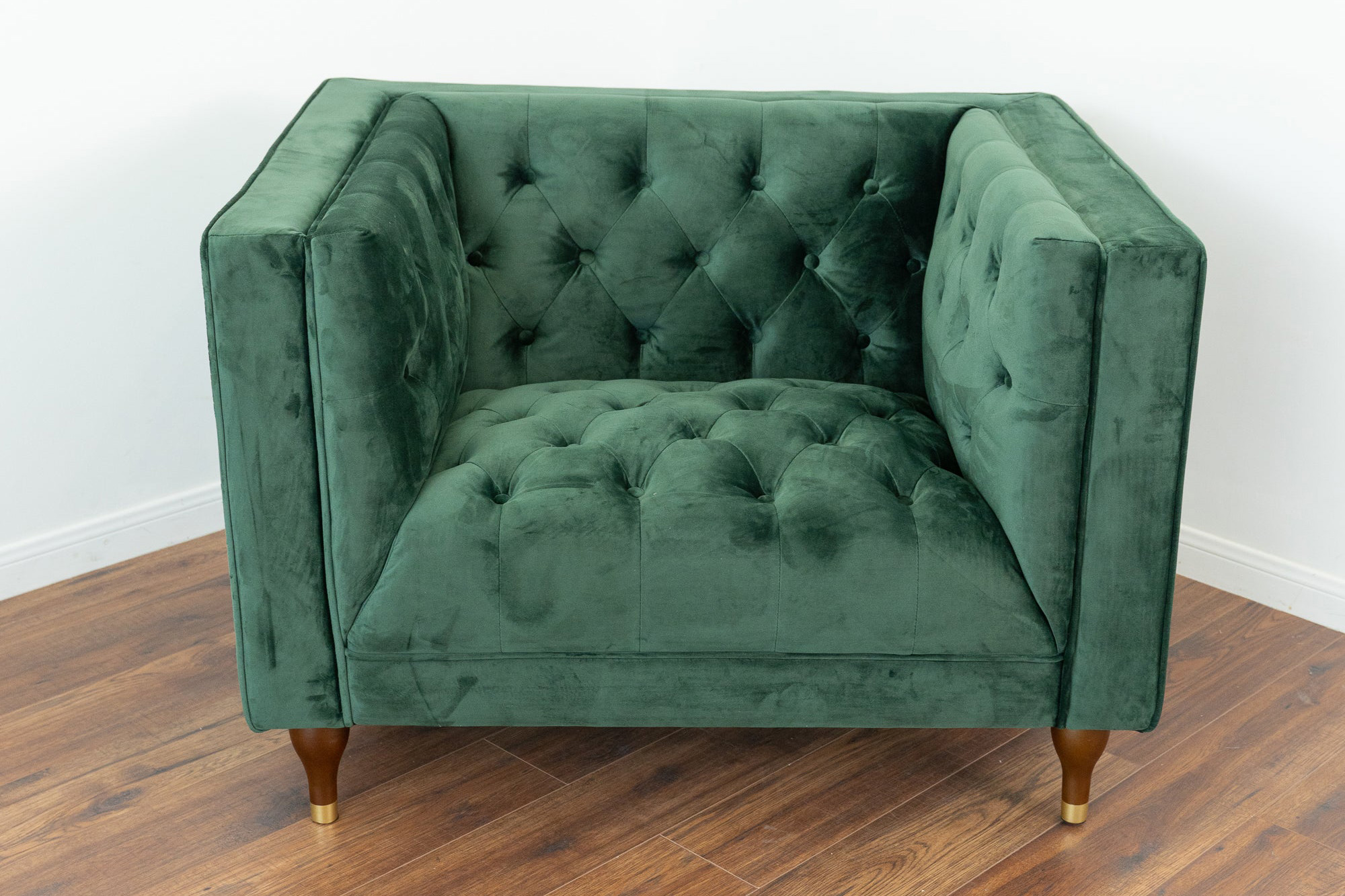 Ashcroft - Evelyn Tufted Back Velvet Lounge Chair in Green