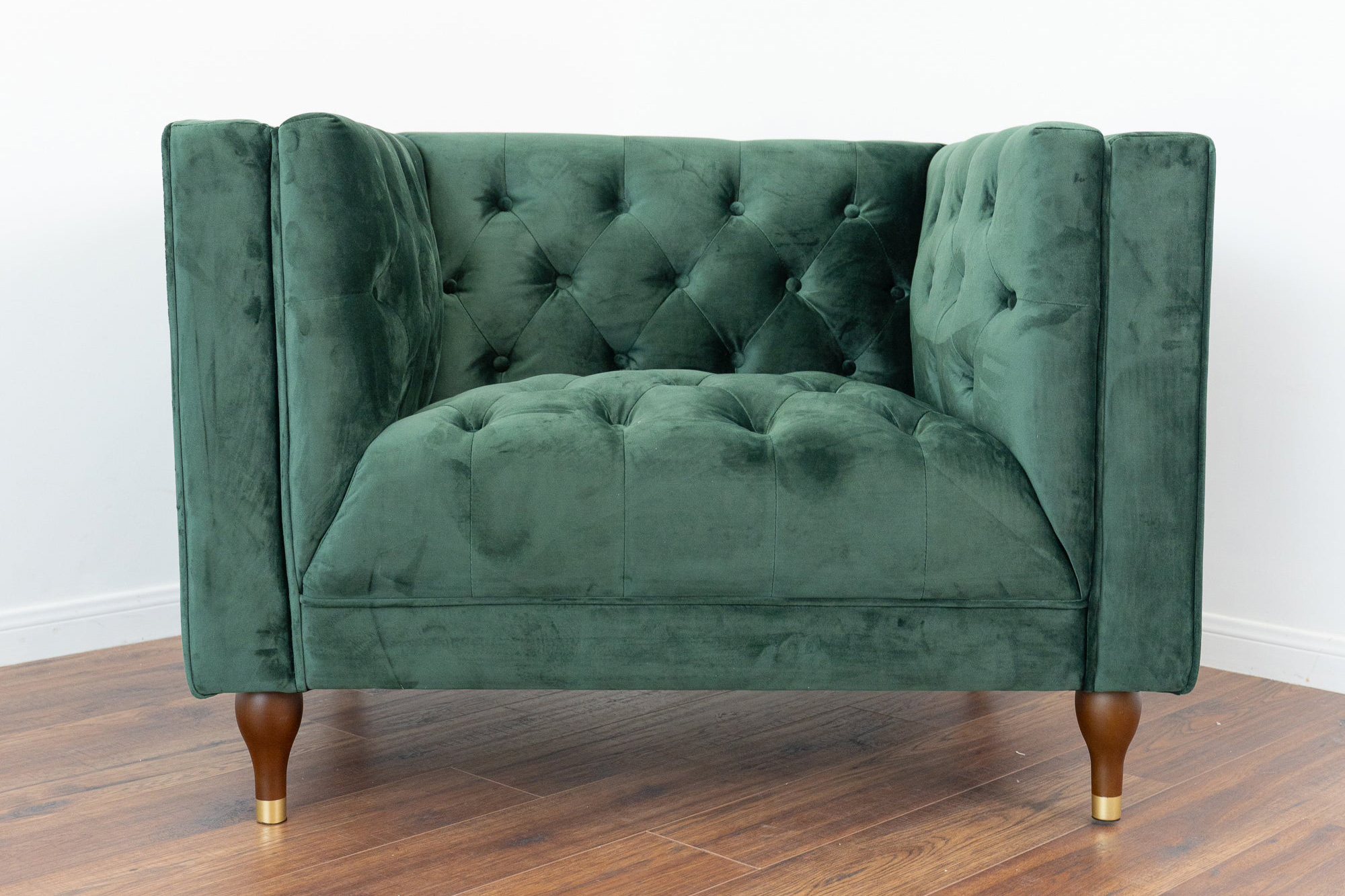 Ashcroft - Evelyn Tufted Back Velvet Lounge Chair in Green