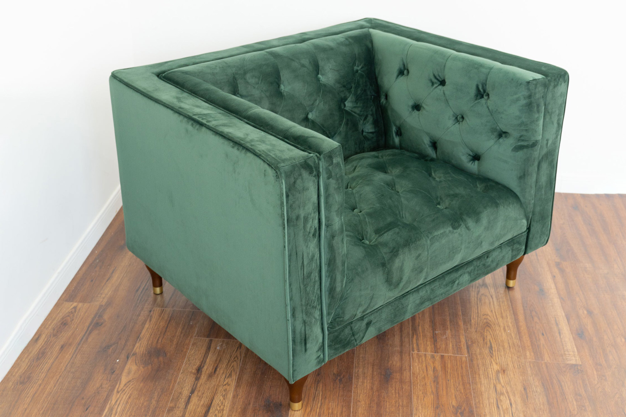 Ashcroft - Evelyn Tufted Back Velvet Lounge Chair in Green