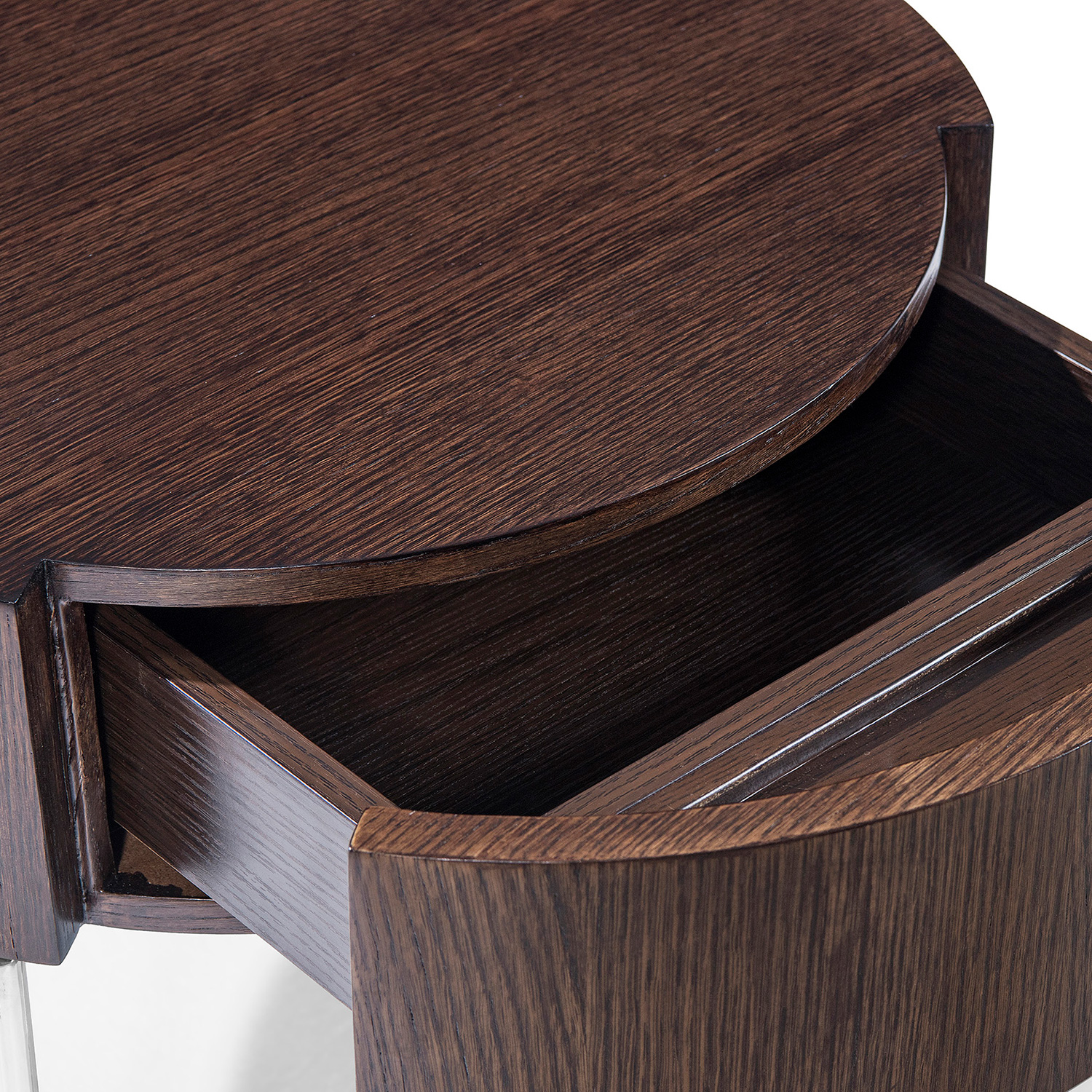 Bellini - Mint End Table in Brown Oak