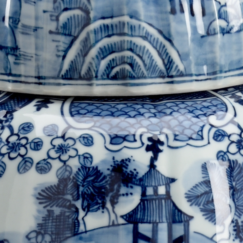 Chelsea House - Lidded Spencer Vase in Blue/White