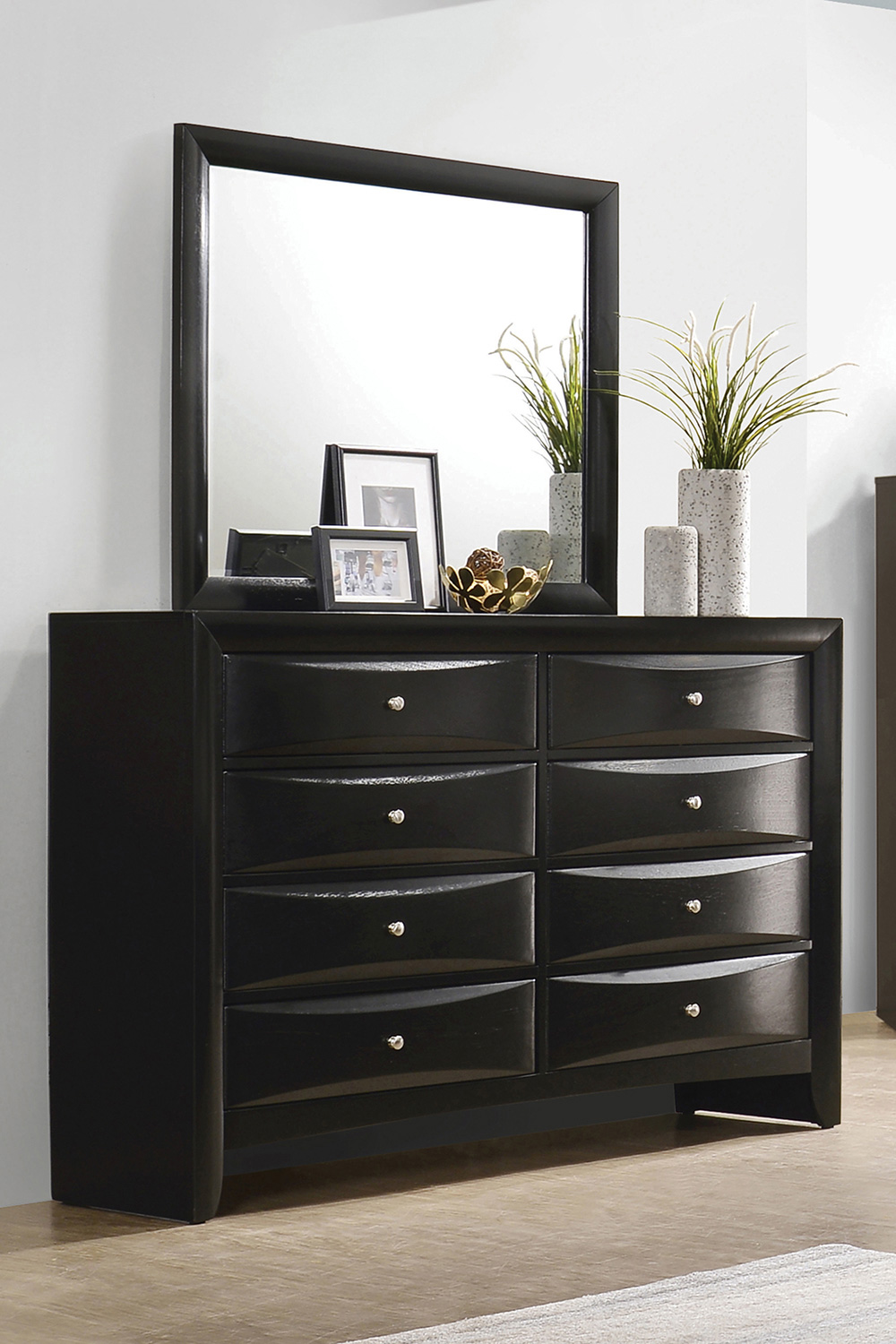 Coaster - Briana Rectangular 8-Drawer Dresser in Black