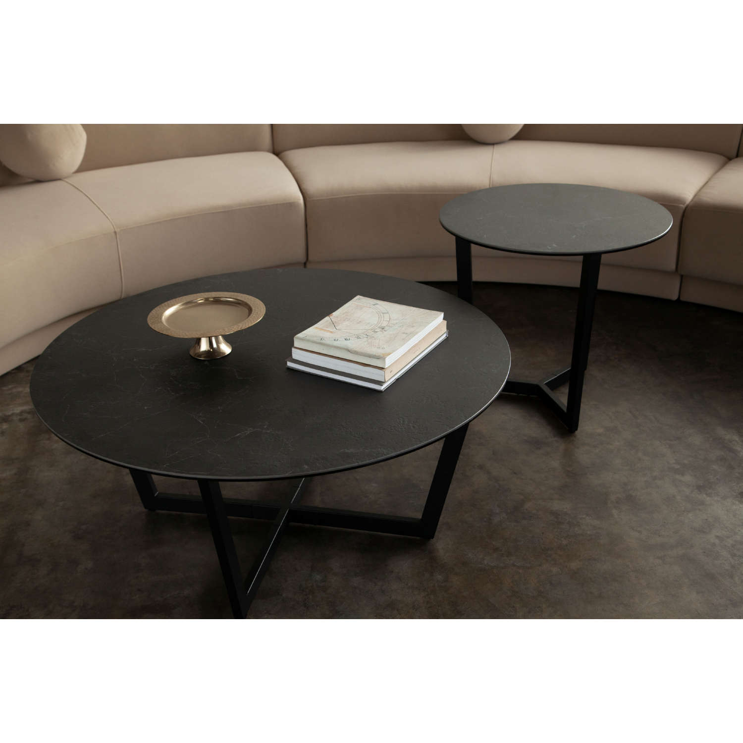 Diamond Sofa - Onyx Round Cocktail Table with Black Ceramic Glass Top & Black Metal Leg