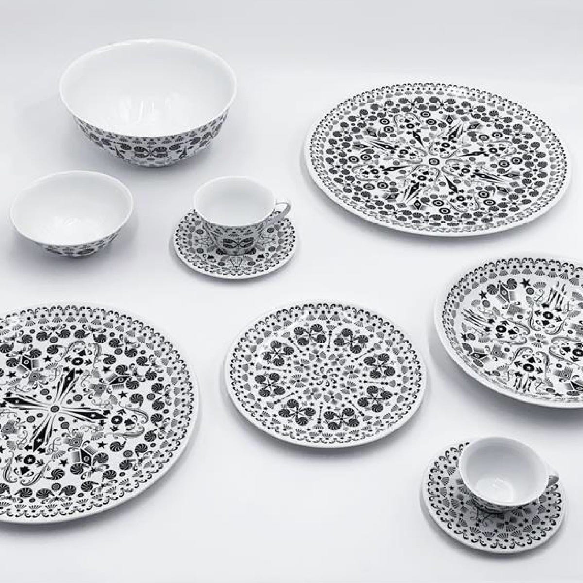 Driade The White Snow Once Upon A Plate Coffee Set - White/Black