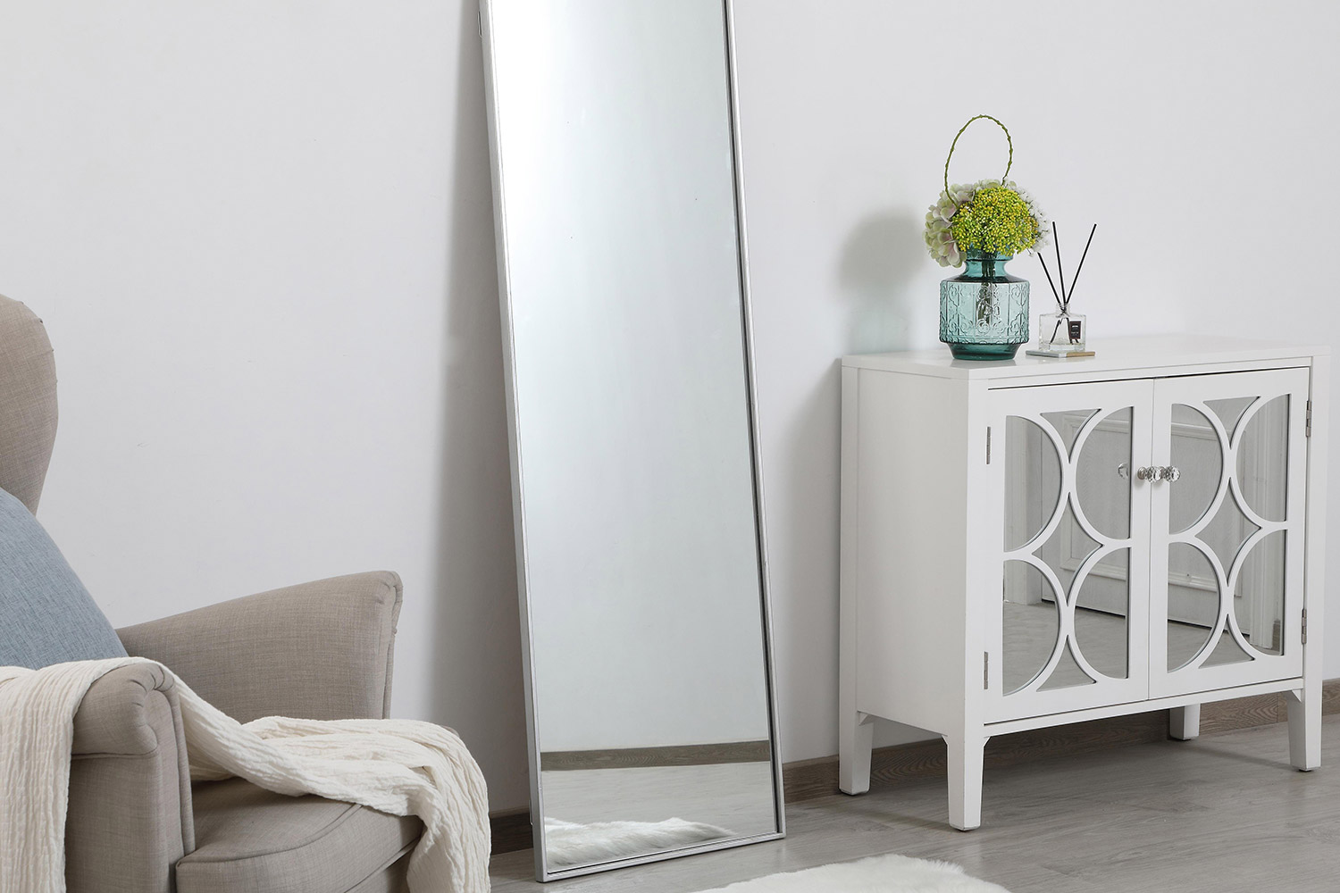 Elegant Wall Mirror - Silver, L 20" (MR42060S)