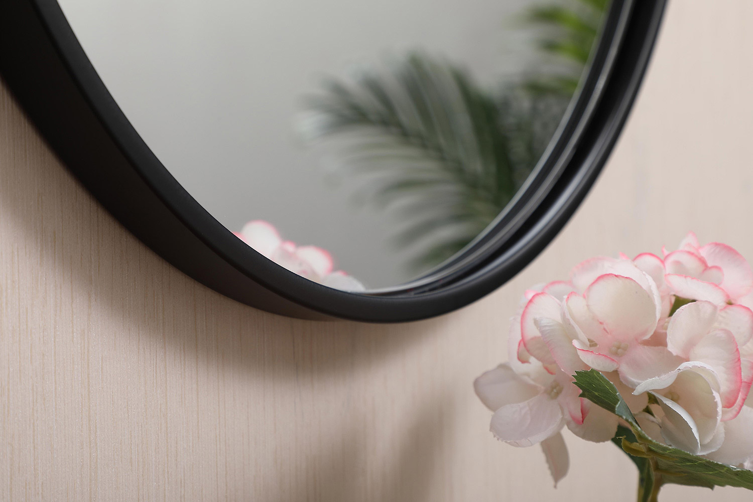 Elegant Wall Mirror - Black, L 18" (MR4718BK)