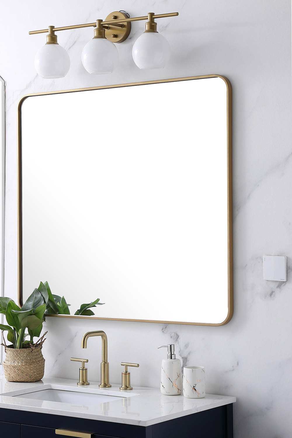 Elegant Wall Mirror - Brass, L 40" (MR803640BR)