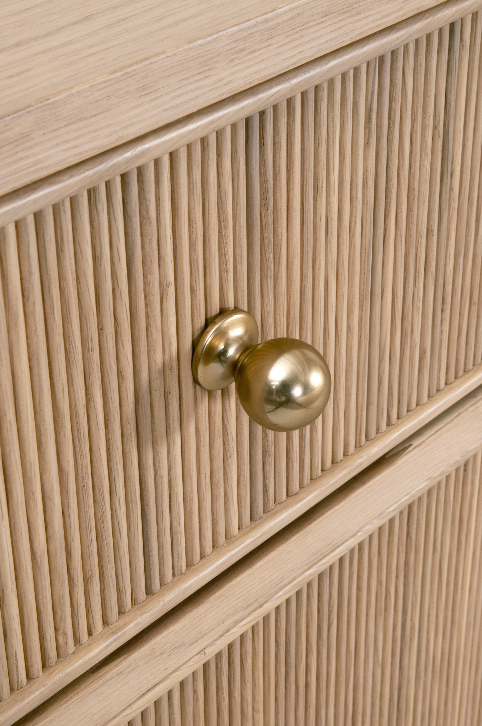 Essentials - Highland 8-Drawer Double Dresser in Natural Oak