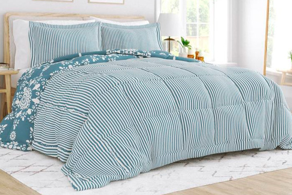 FaFurn - 3-Piece Striped Floral Reversible Comforter Set (BLWHCS5239714)