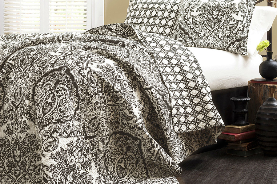 FaFurn - 3-Piece Quilt Set 100% Cotton in Black/White Damask