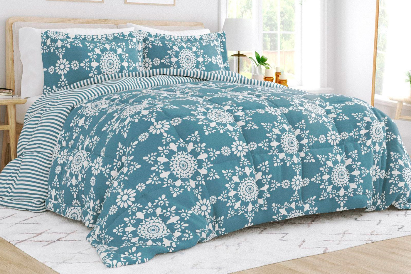 FaFurn - 3-Piece Striped Floral Reversible Comforter Set (BLWHCS5239714)