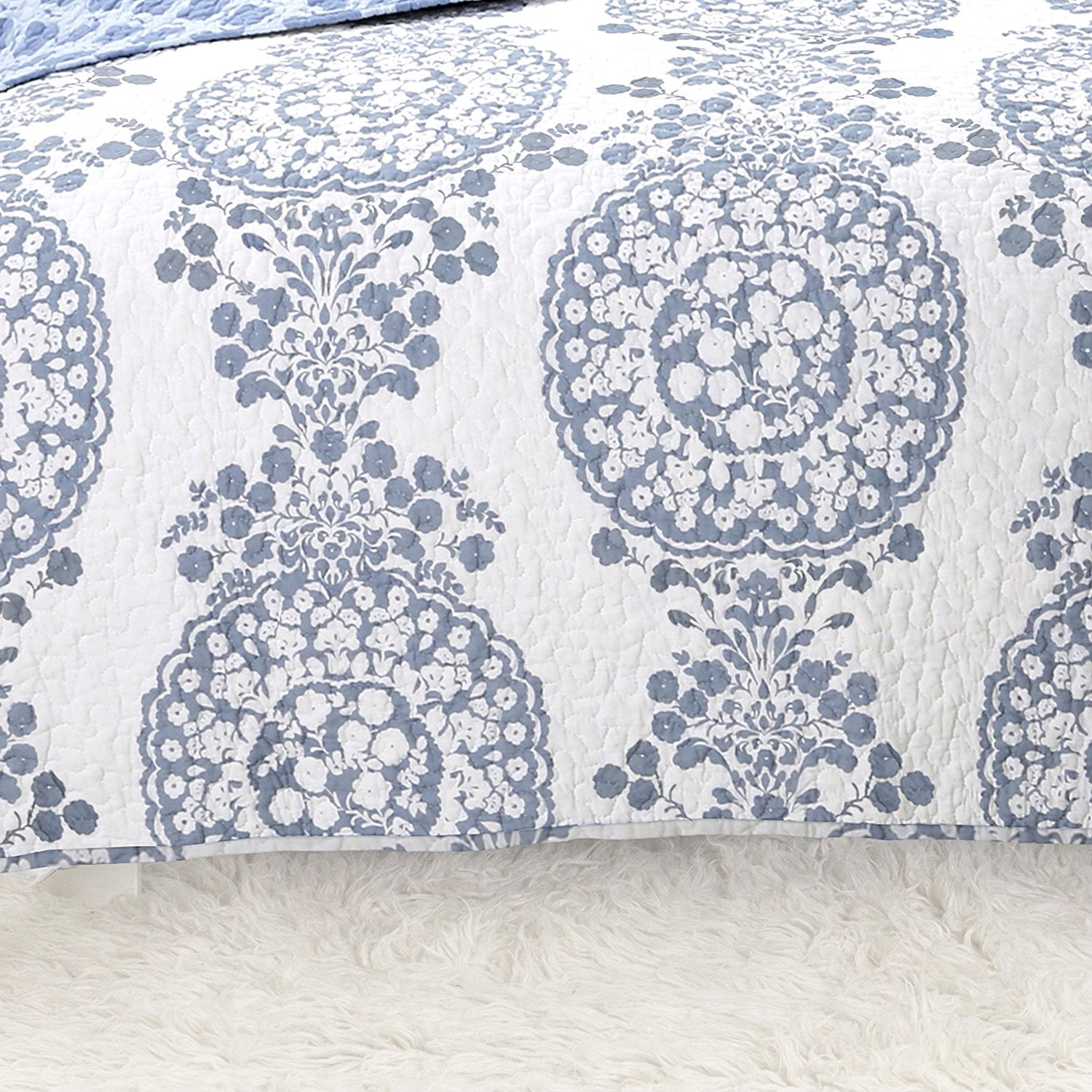 FaFurn - 3-Piece King Size Reversible Quilt Set with Floral Medallion Design in White/Blue, Cotton