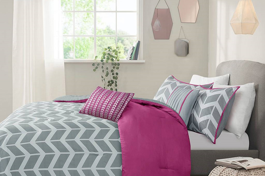 FaFurn Reversible Comforter Set with Chevron Stripe - Gray/White/Purple, Twin/Twin XL Size