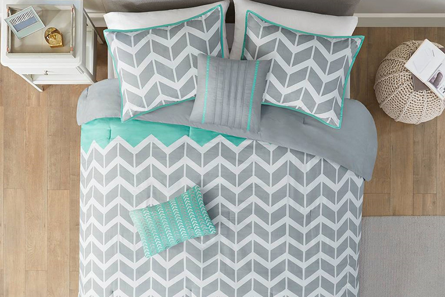 FaFurn Reversible Comforter Set with Chevron Stripe - Gray/White/Aqua, Full/Queen Size