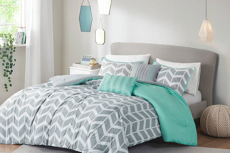 FaFurn Reversible Comforter Set with Chevron Stripe - Gray/White/Aqua, Full/Queen Size