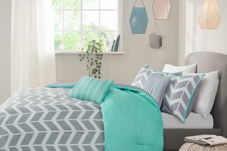 FaFurn Reversible Comforter Set with Chevron Stripe - Gray/White/Aqua, Full/Queen Size